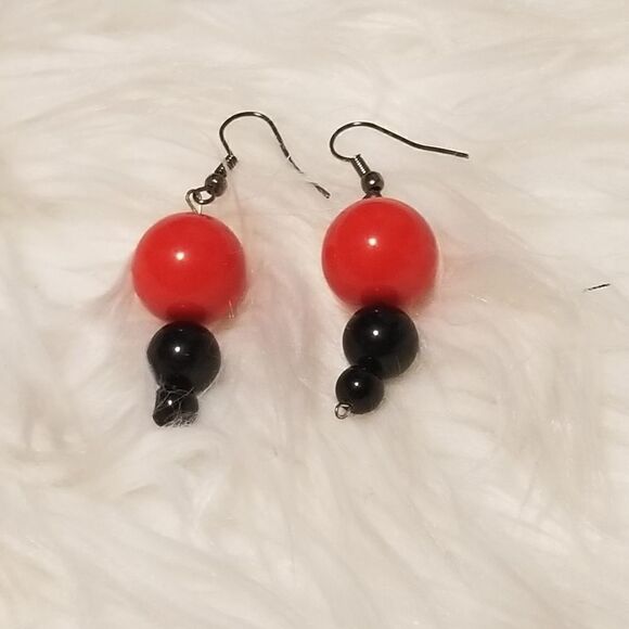 Homemade red & black silver beaded earrings - Picture 1 of 3